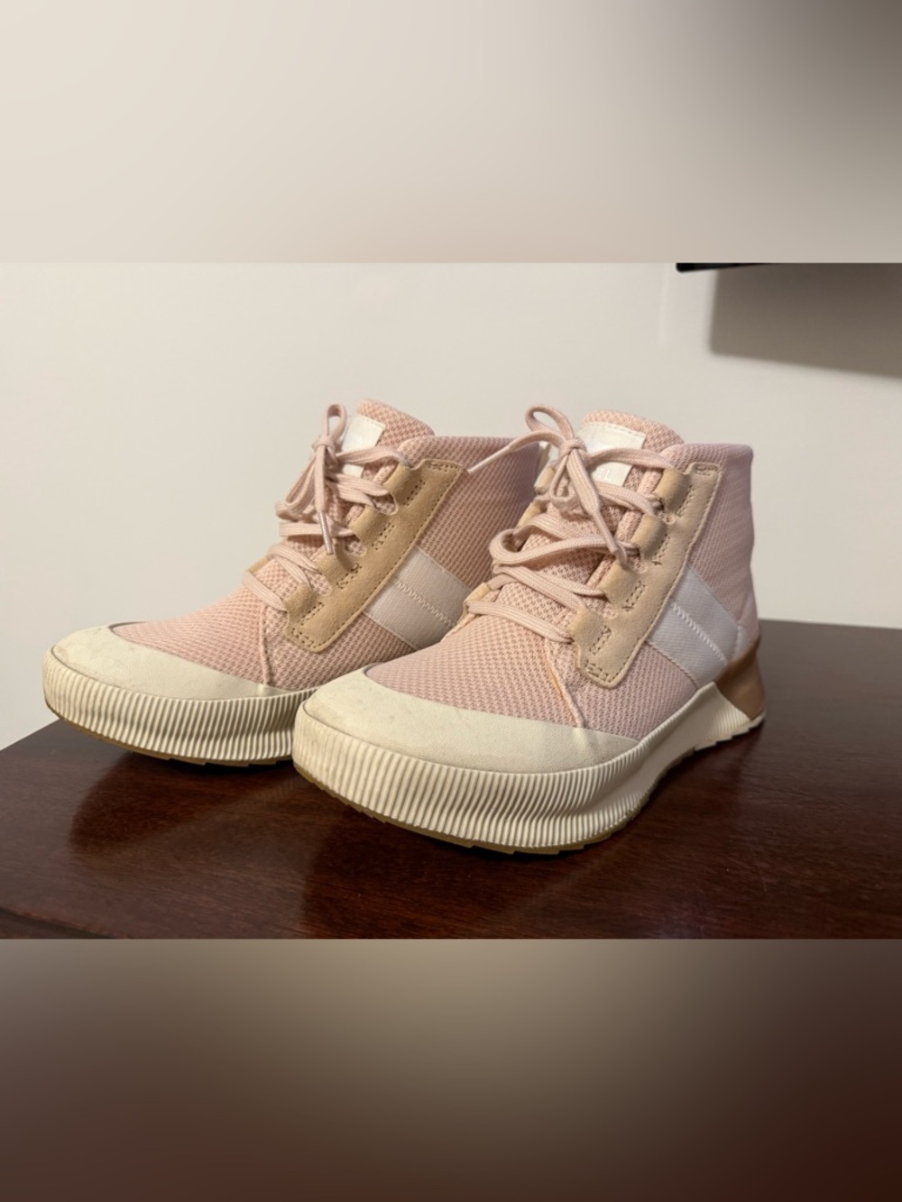 Sorel Women's Out N About III Light Pink Cream Tan Mid-Top Sneakers Size 8.5